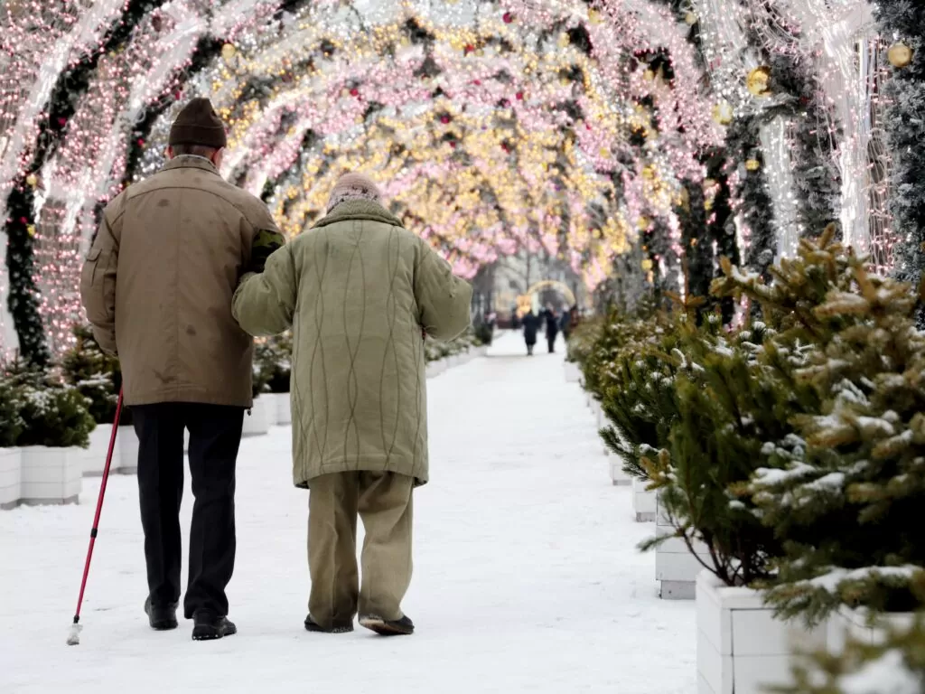 How to prevent elderly falls during winter.